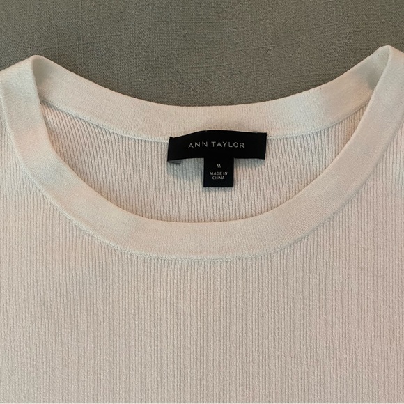 Ann Taylor White Blouse in Medium - Picture 3 of 4